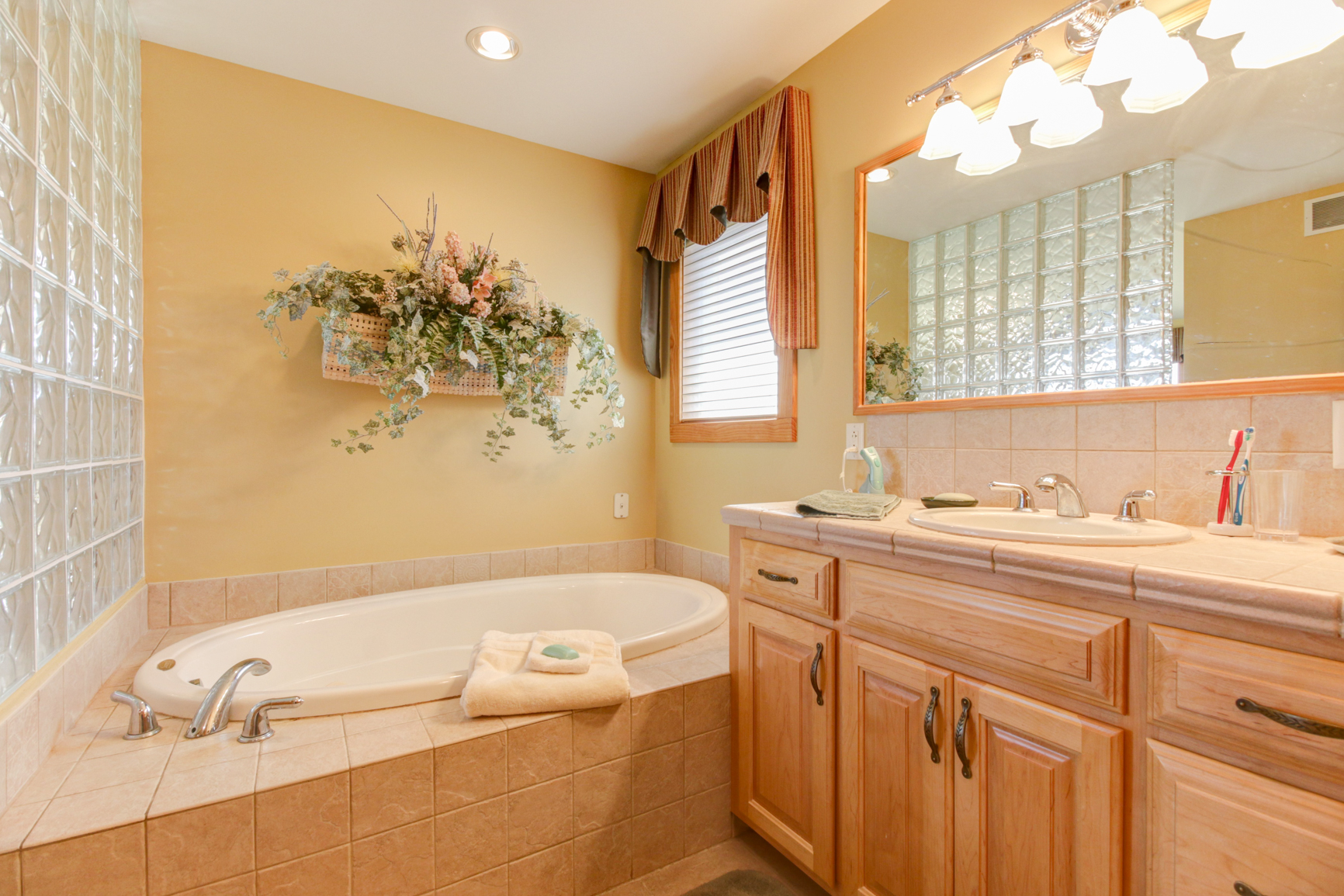 1152 E 1600N-22.jpg